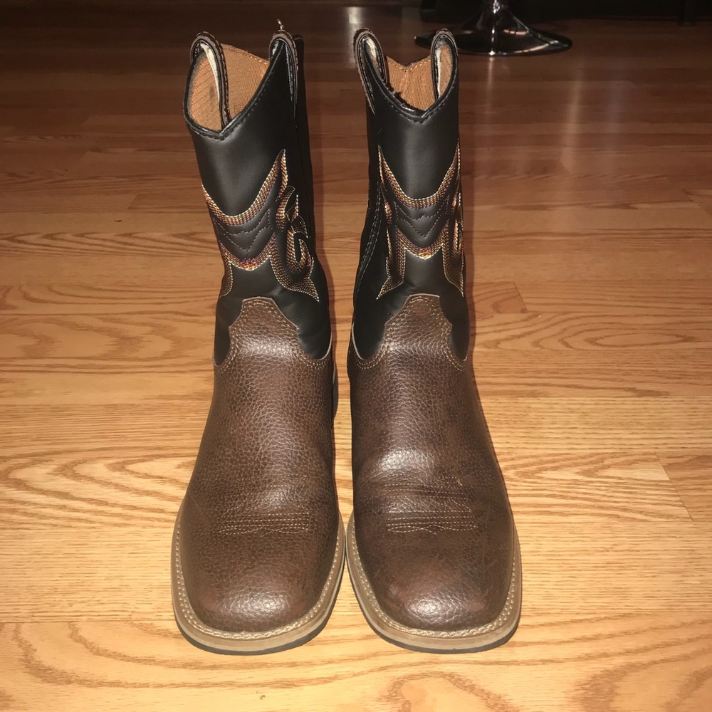 Boys boots